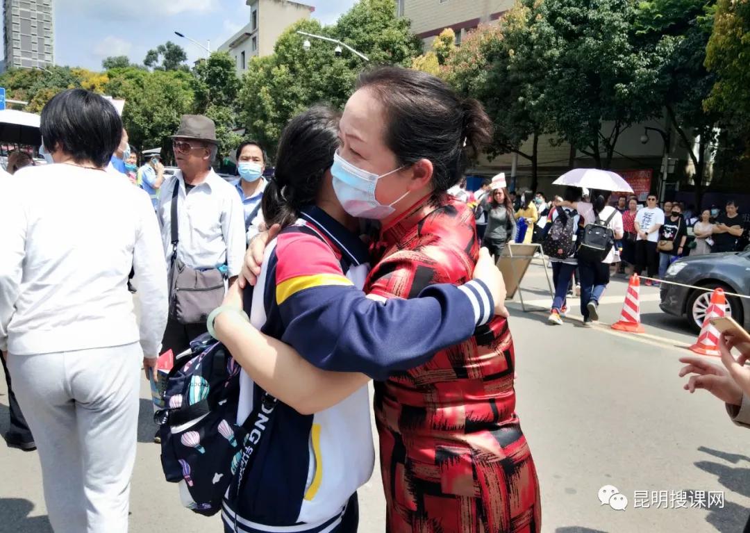 中考送考的家长给孩子说的话,中考是学校送考还是家长送好