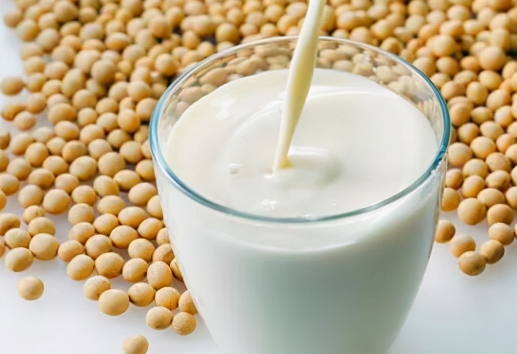 喝豆浆的好处和功效,喝豆浆的好处丰胸