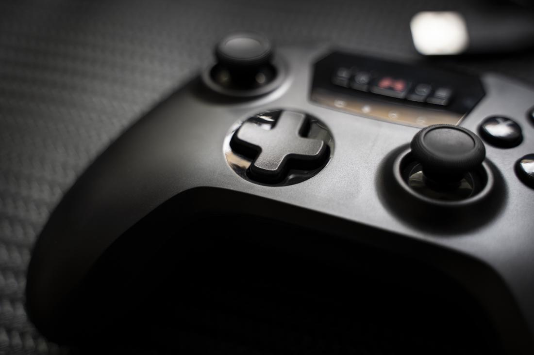 吃鸡外设手柄推荐北通g2,英雄联盟手游外设北通手柄