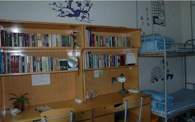 7人寝室被孤立,7人间的宿舍被吐槽