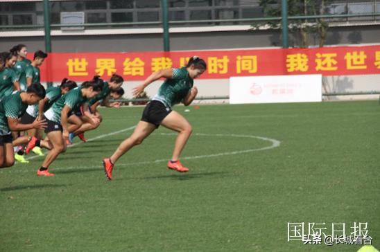 海口观澜湖足球训练基地入场通道,海口观澜湖足球队