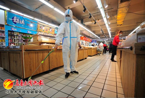 乌鲁木齐部分商超开门迎客防控经营两不误