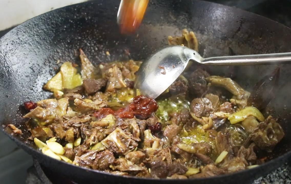 炒鸭肉怎样炒最好吃,怎么炒鸭肉最好吃又简单