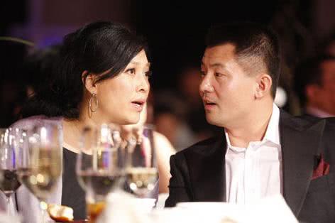 未婚先孕二嫁富豪，恩师偏心王菲说她傻，乐坛一姐那英经历了啥？