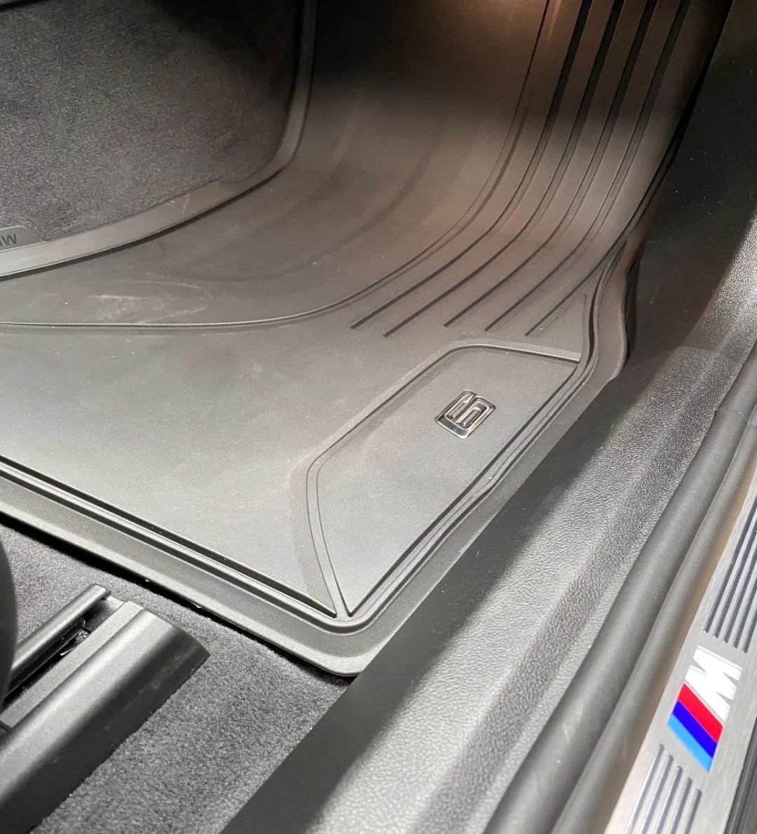 宝马原厂丝绒脚垫和全天候脚垫,宝马原厂全天候脚垫