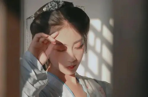 白话《*瓶金**梅》第一百三十八回菊花将残李瓶儿身子复淋漓