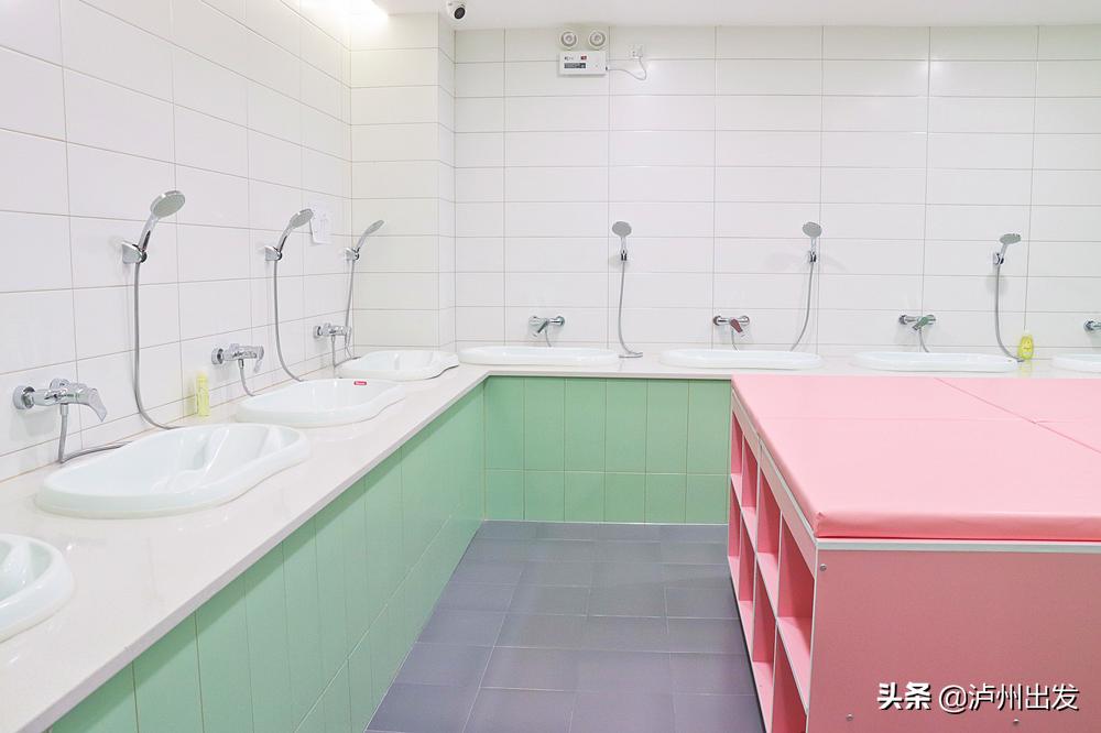 泸州亲子训练营,无边泳池亲子游泳