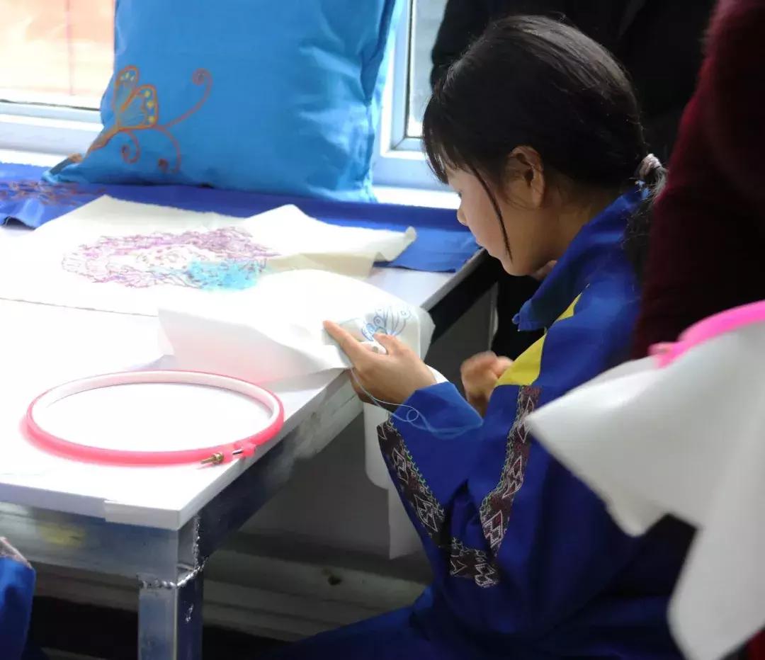 厉害了我们的新时代内容简介,松桃中等职业学校