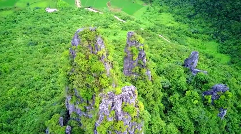 广西五指山全景,广西拍到的奇特山峰