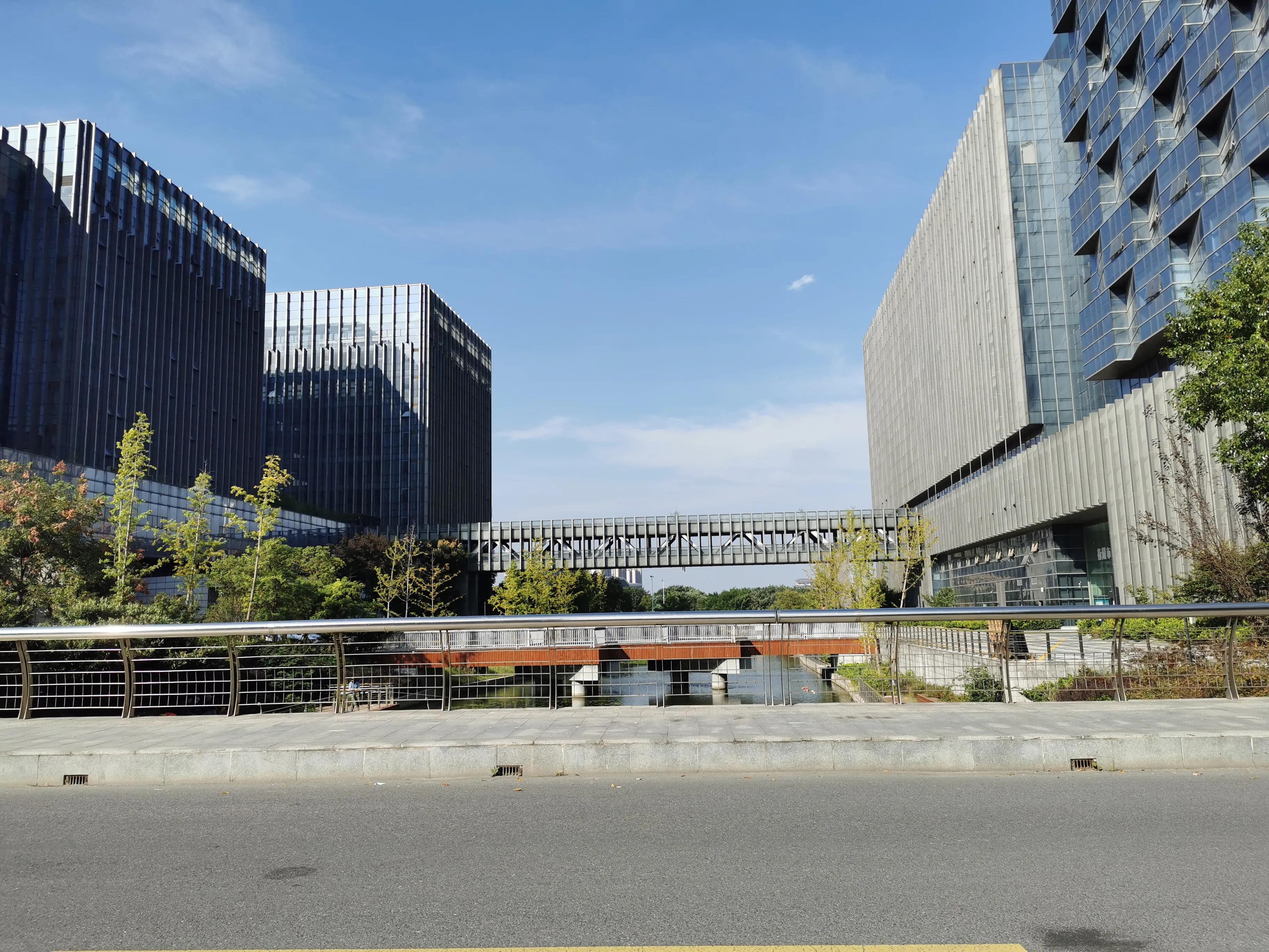 原来扬州的年轻人都在广陵新城上班,这里不知不觉发展的这么好了