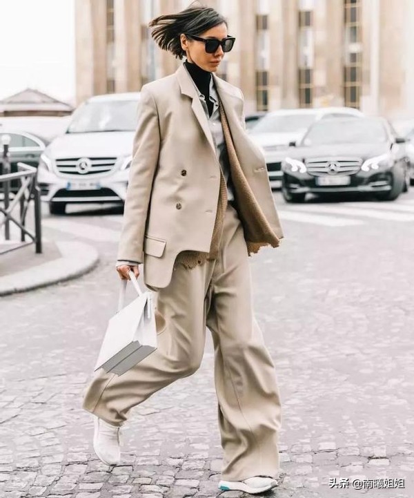 开春必买的外套高级时髦显气质,40岁女士过年外套气质高端穿搭