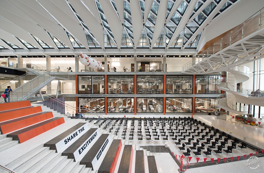 别人的教学楼，不仅用于学习，还是精致的艺术品