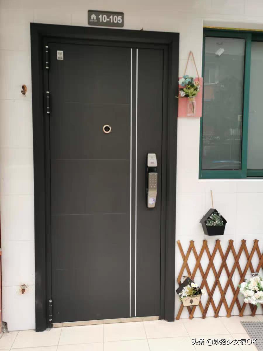 工人贴砖墙砖不平,贴地板砖工人有啥坏处