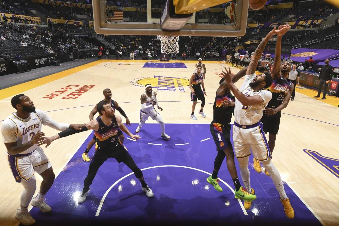 湖人或迎来最大机会,这个赛季的湖人该何去何从