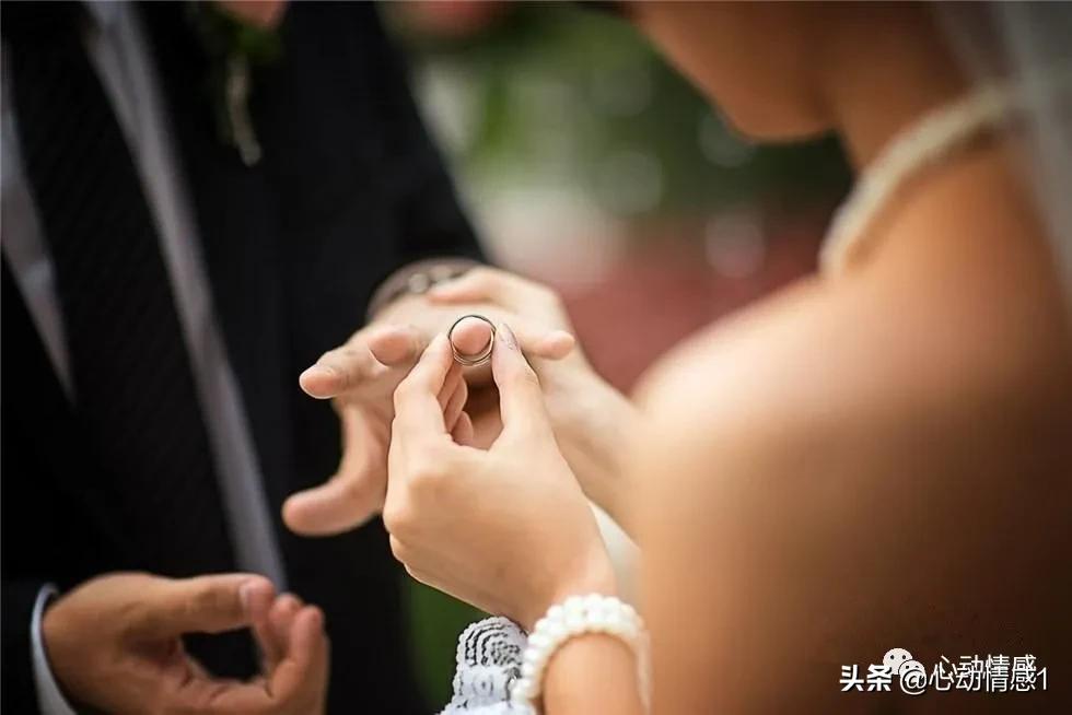 男生主动提分手后悔了该怎么挽回,提了分手后悔了怎么主动挽回