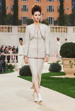 chanel香奈儿1995年时装秀,chanel香奈儿2015高级时装秀