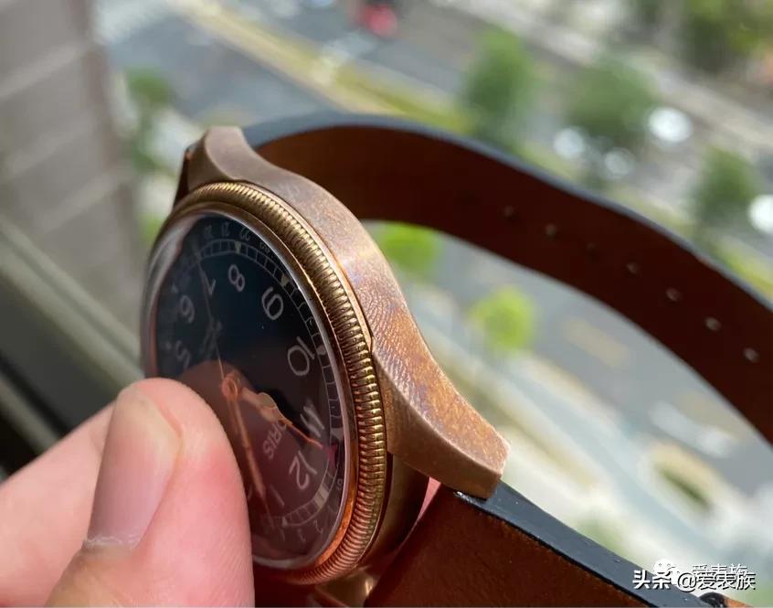 求铜存异—豪利时复古铜表