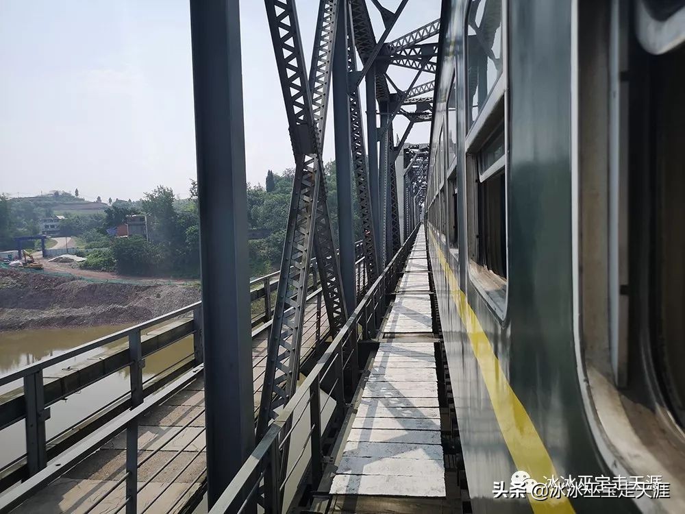 绿皮车成渝铁路上运行,川黔铁路最后的绿皮车