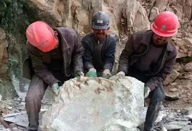 讲解一下和田玉籽料的视频,怎么看和田玉是哪里的料