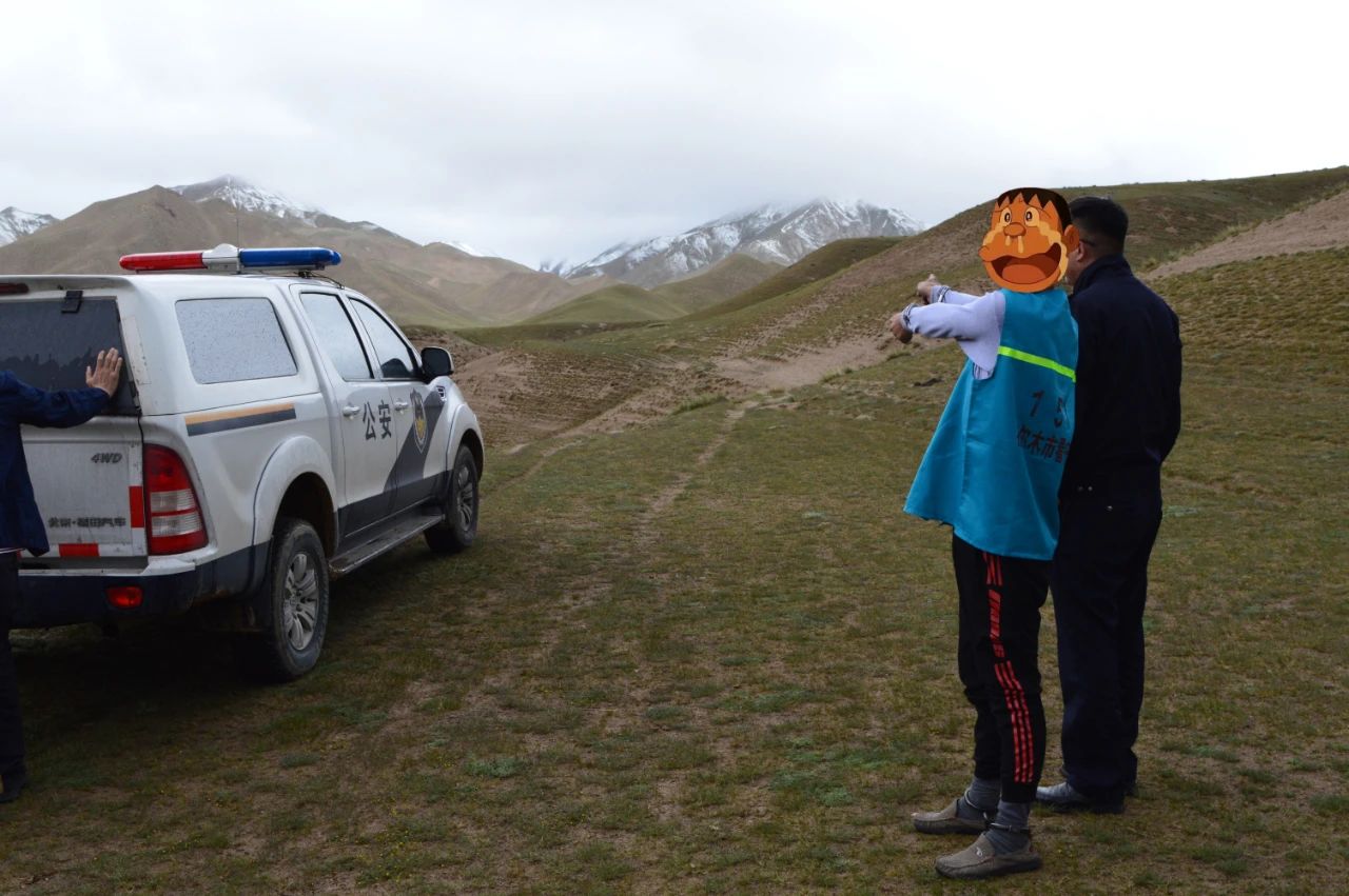 自制土枪、“黑卡”联络、现金交易，甘肃敦煌4名男子非法售卖濒危野生动物上庭受审