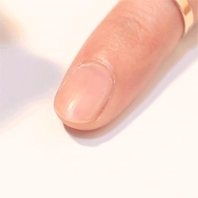 适合黄皮学生党做的新年美甲,粉色猪猪透色美甲