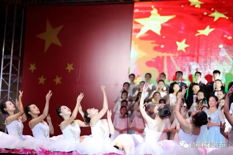 我叫成县，这是我2019年的自拍照~