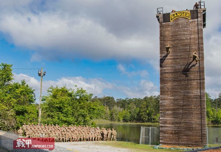 鎴樼敳杞伴福灏忚,鎴樼敳杞伴福璀﹀姟瀹炴垬瑙嗛