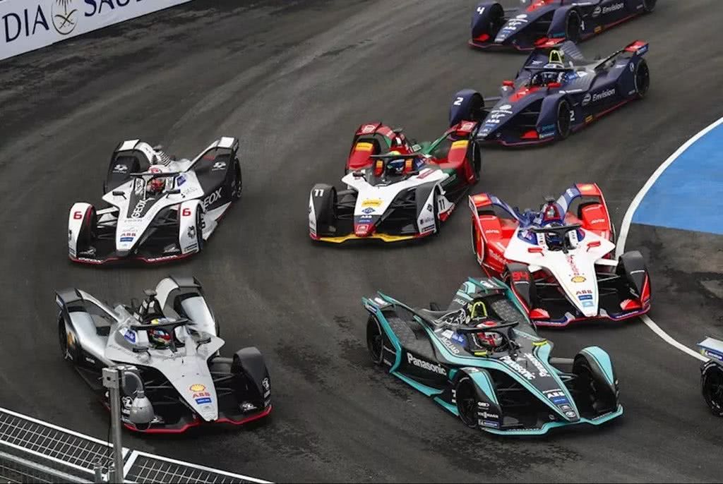 这车空间窄、没空调，只能躺着开，为啥一群男人都想开？