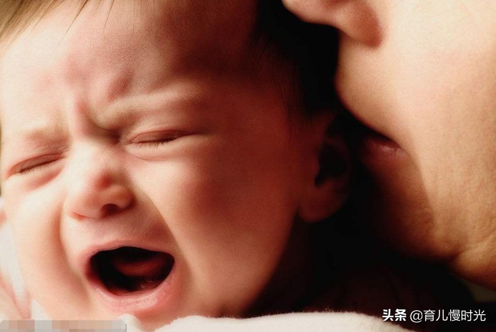 月嫂走后宝宝哭闹不睡觉怎么回事,月嫂一走就哭怎么回事
