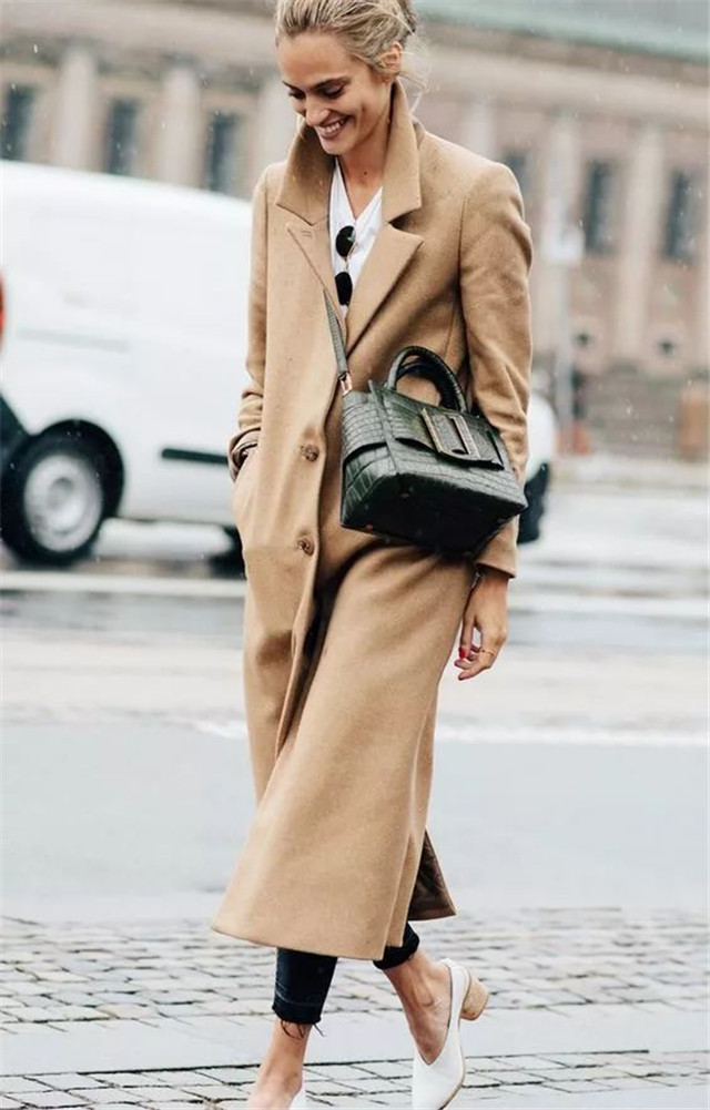 脸色暗黄穿高级灰减龄吗,女人过了40岁别总穿一身黑