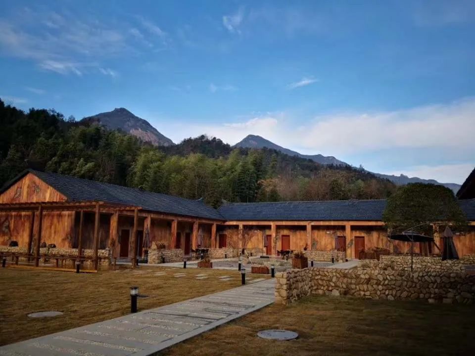 池州藏最新原生态避暑地，荷花海石海瀑布禅寺，不知名无门票却美