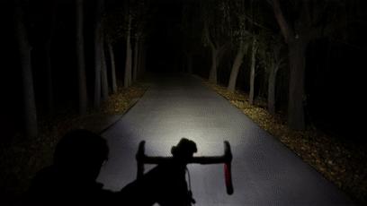 猫眼的信号灯闪红色怎么回事,猫眼上的灯为什么有时会亮