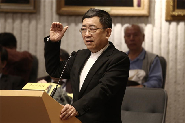 余秋雨自称不识易中天,那易中天因何会瞧不起余秋雨?