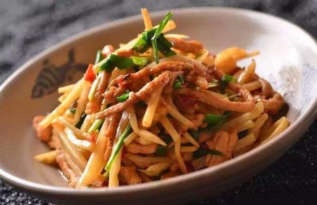 炒肉丝要不要油,肉丝用淀粉腌制怎么炒才能不粘锅