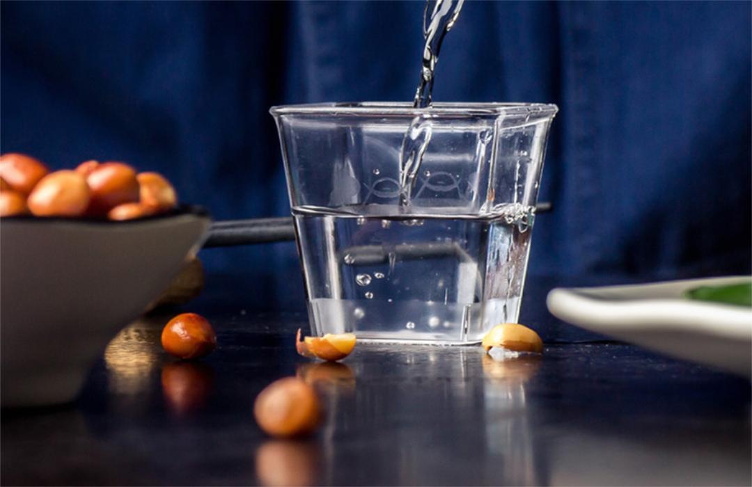 没钱喝什么威士忌,没钱喝什么酒