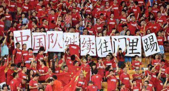 40强赛最后一轮国足惊险过关,40强赛国足2比0卡塔尔