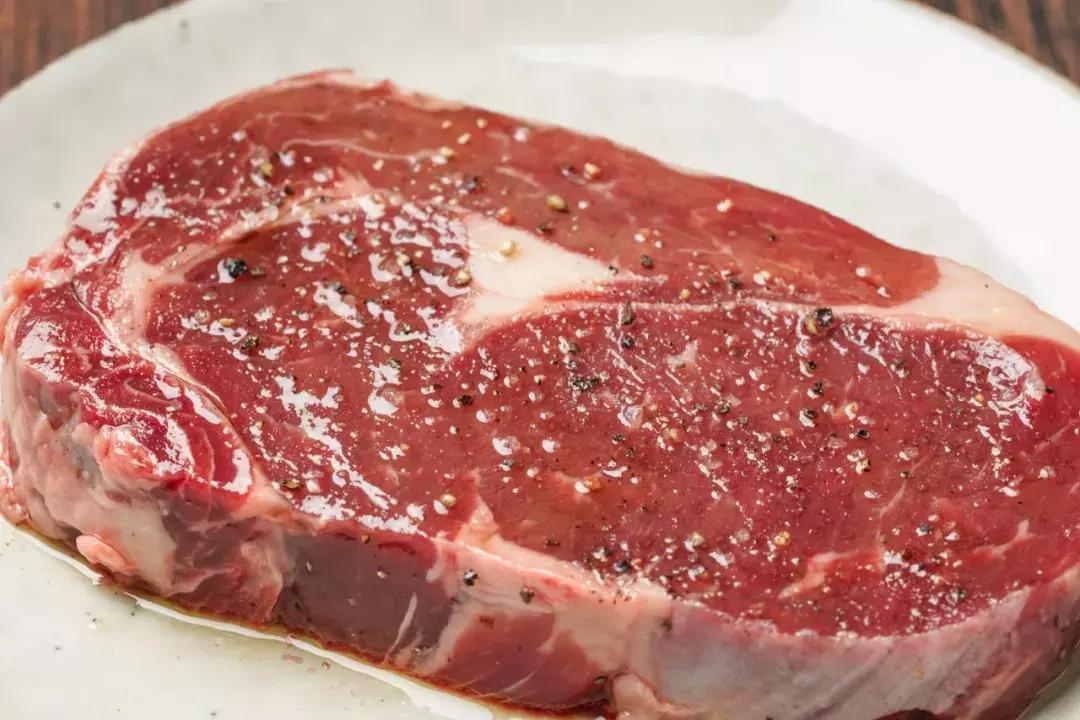 在家做牛排比西餐厅还好吃试试吧,在家也能做出美味的牛排的说说