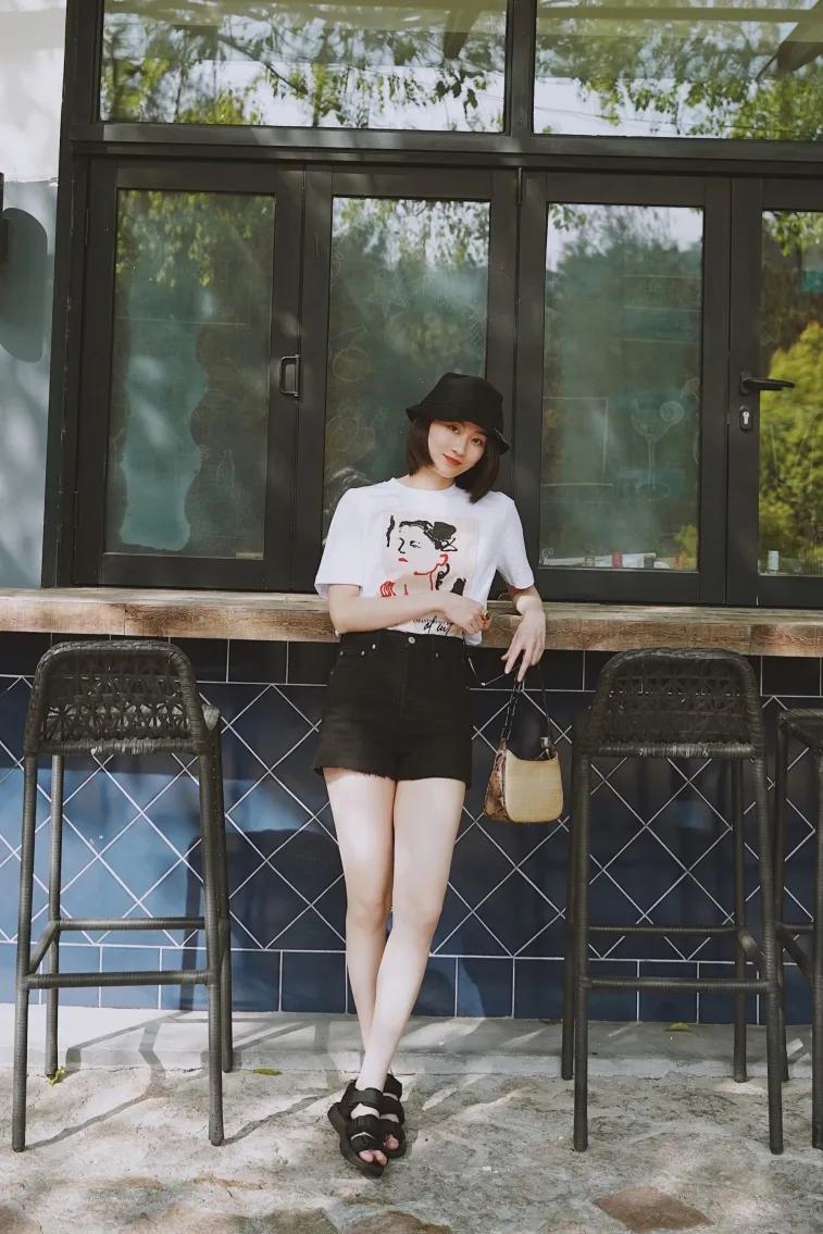 今年最流行凉鞋简单大方百搭,今年流行几款夏日凉鞋时尚百搭