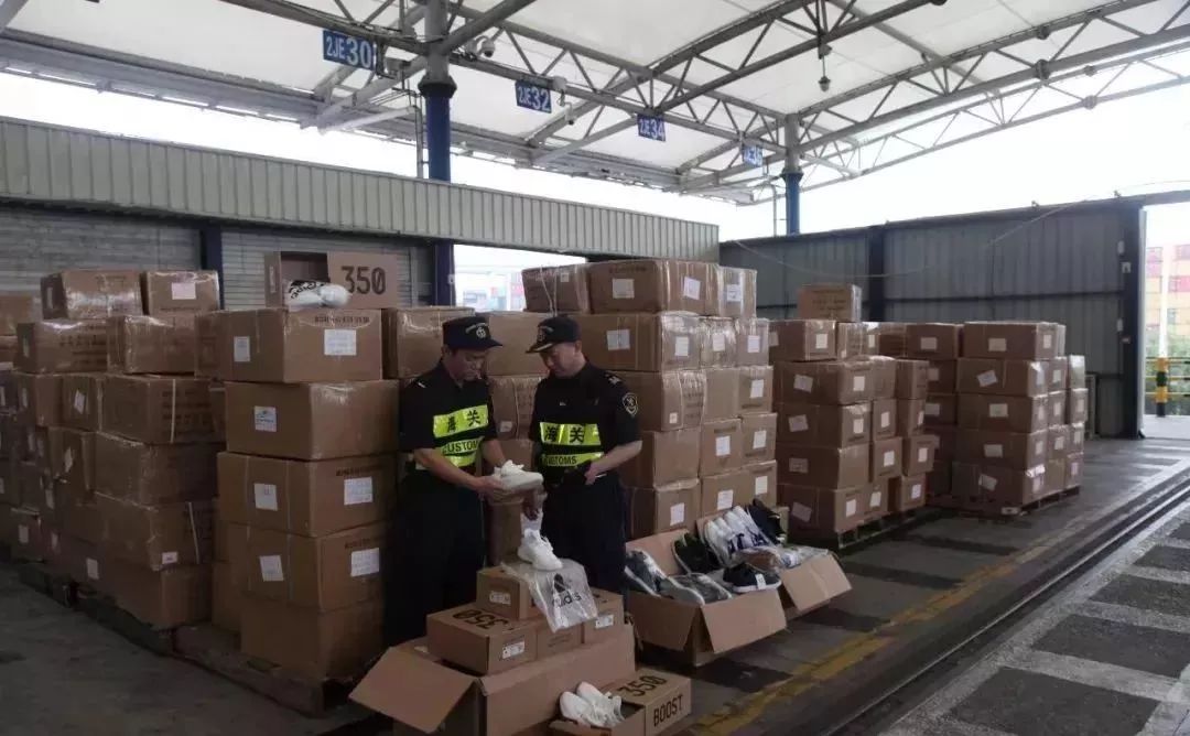 美国海关扣aj,adidas鞋子aj