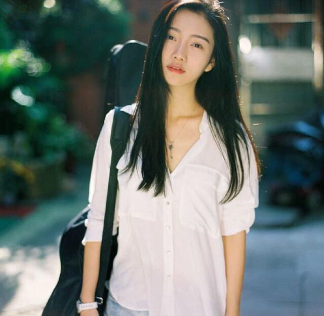 小说：小伙找不到停车位，保安主动要求他停在广场，展览法拉利