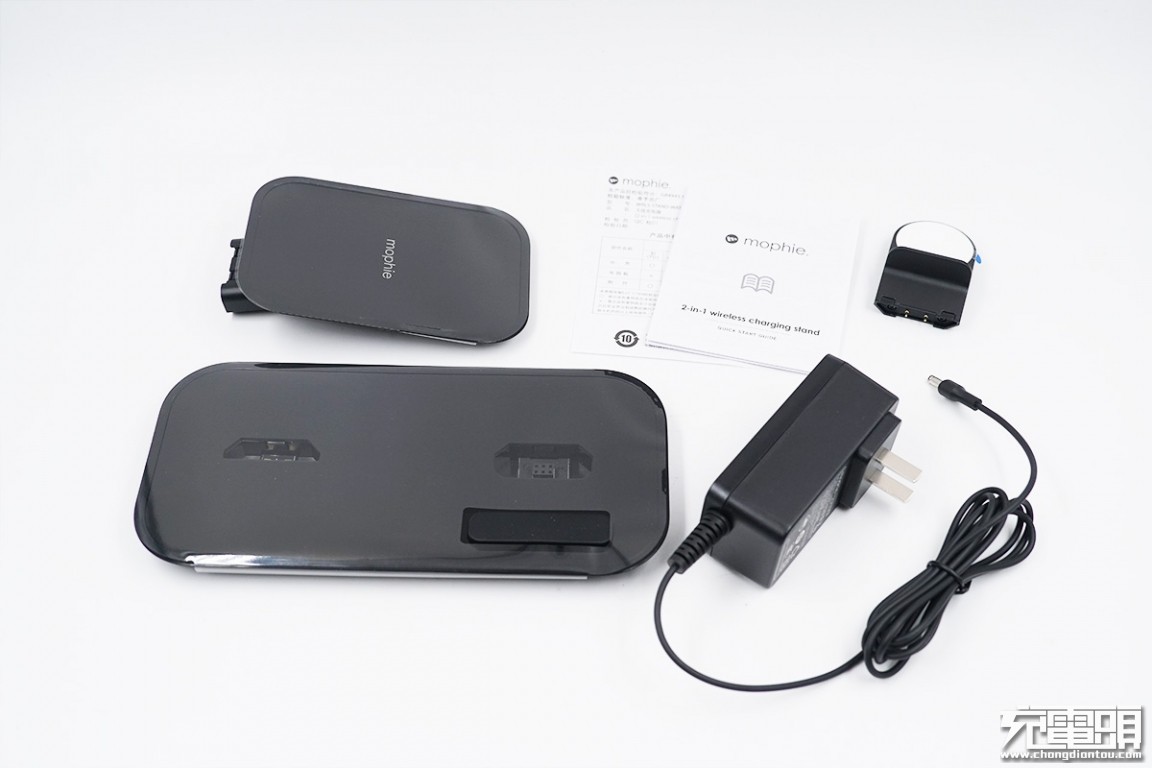 mophie二合一无线充电底座,mophie推出四合一无线充电器