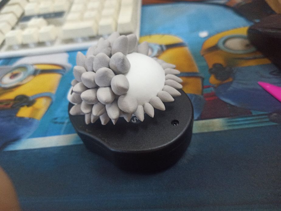 用超轻粘土做的超可爱小刺猬,超轻黏土和松果做刺猬