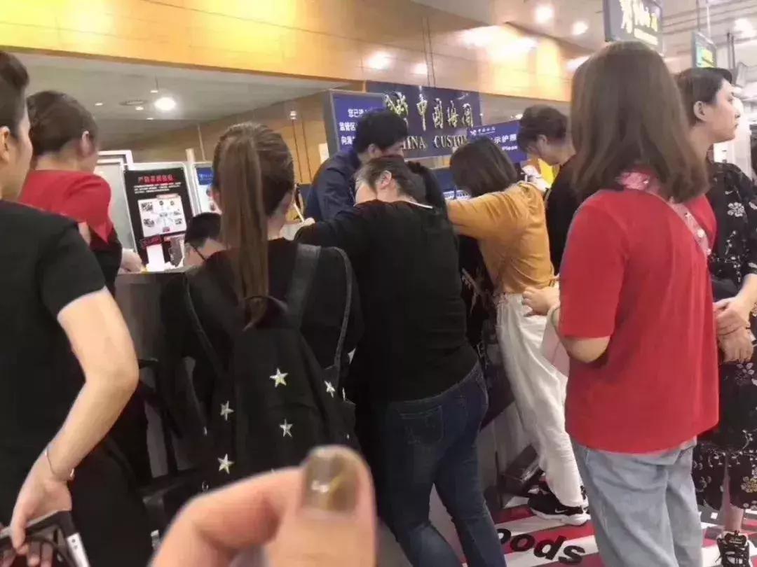 出国别人送的礼物要不要缴税,回国带礼物都要缴税吗