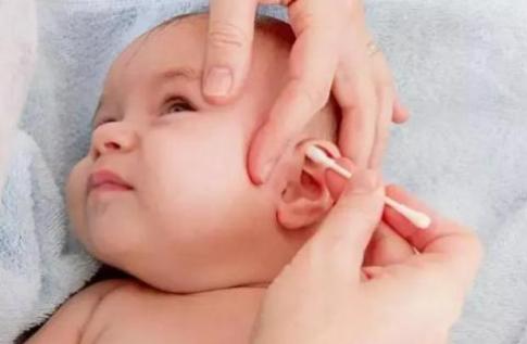 新生儿眼屎多又黄又浓稠怎么清理,七个月婴儿眼屎多鼻屎怎么回事
