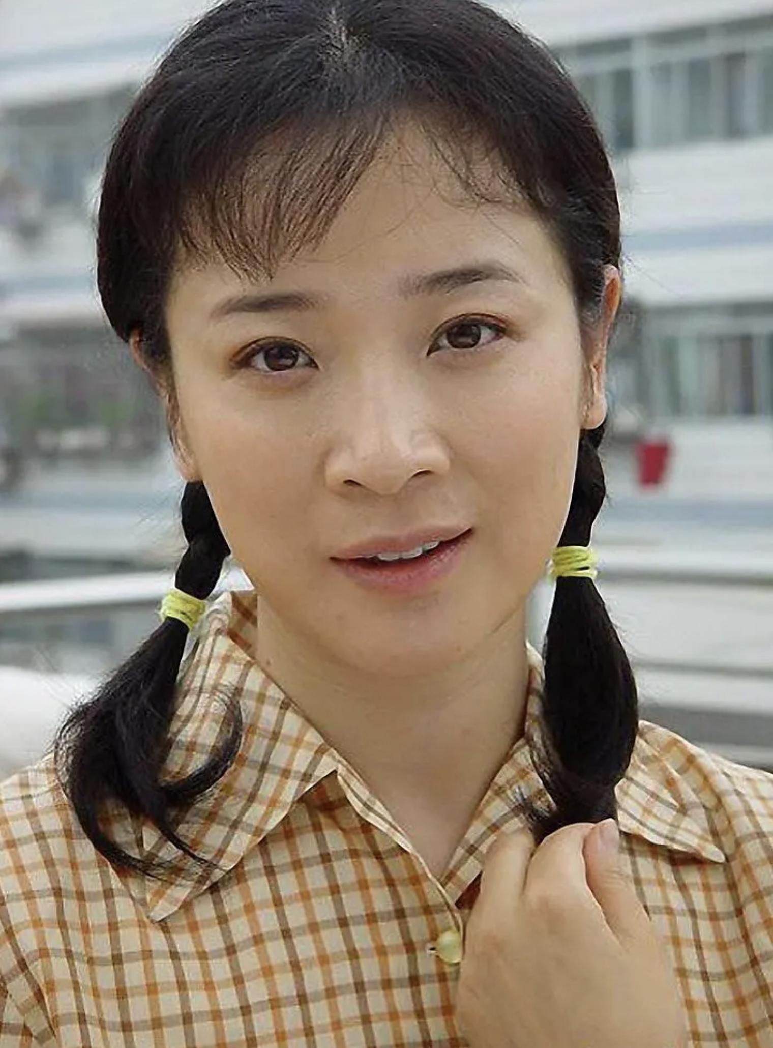 陈小艺有过几次恋情,陈小艺个人资料简介及老公