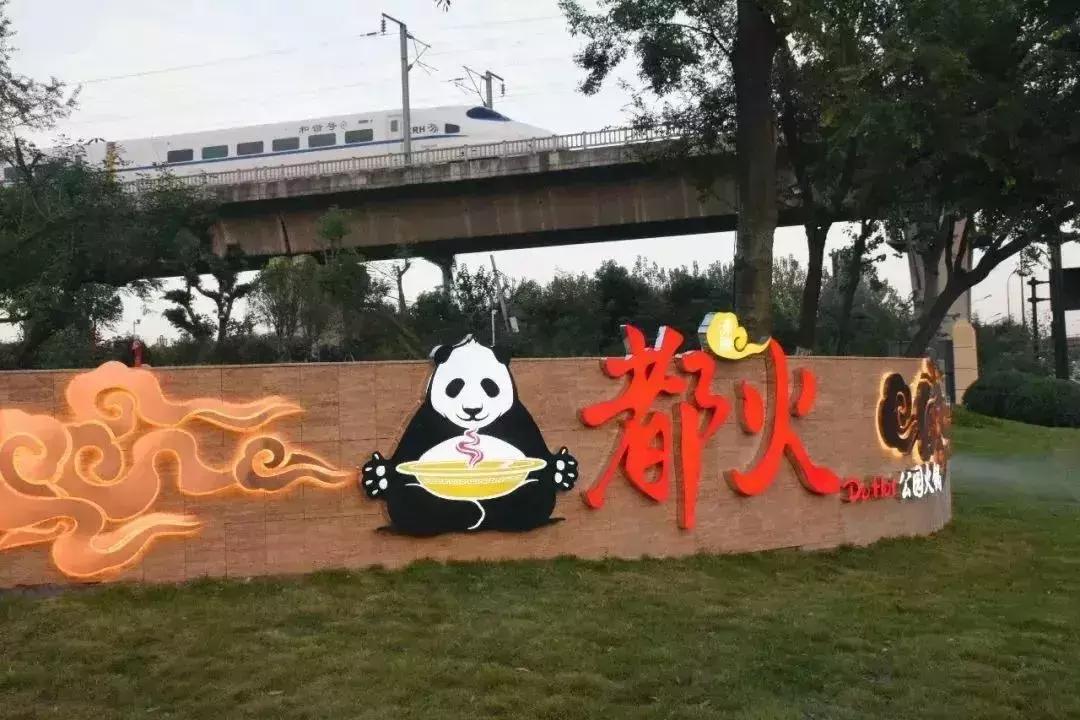 这个小镇为何能吸引全国媒体“大咖”都来这里?原来是这样……