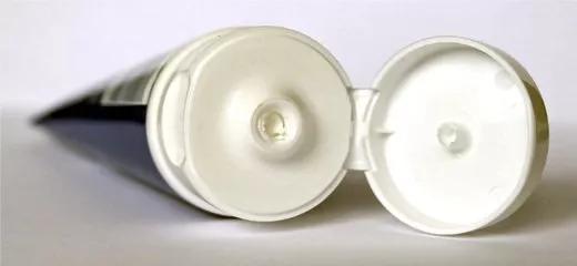 汗疱疹到夏天手脚起小水泡很痒,夏季汗疱疹是什么原因