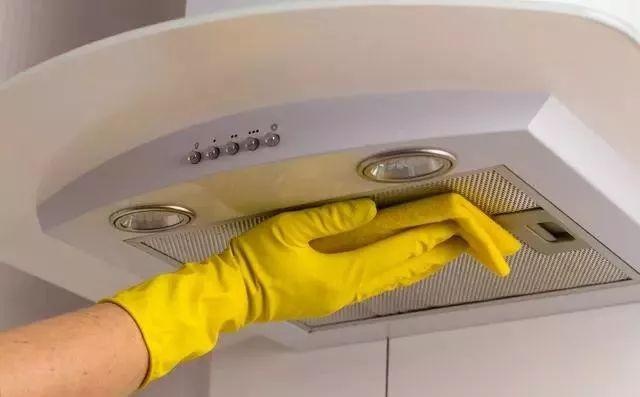 做饭时开油烟机为啥卫生间有臭味,做饭呛是抽油烟机的问题吗