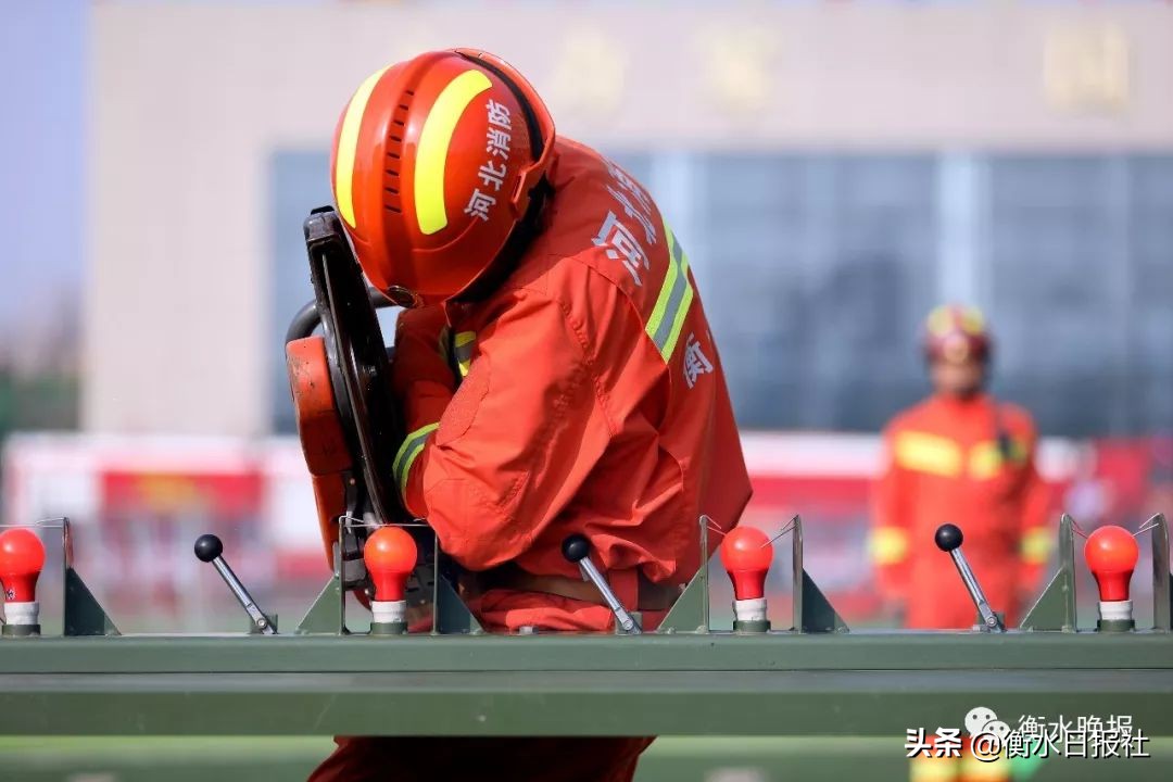 超清大图|衡水“火焰蓝”尖刀汇报表演帅爆啦