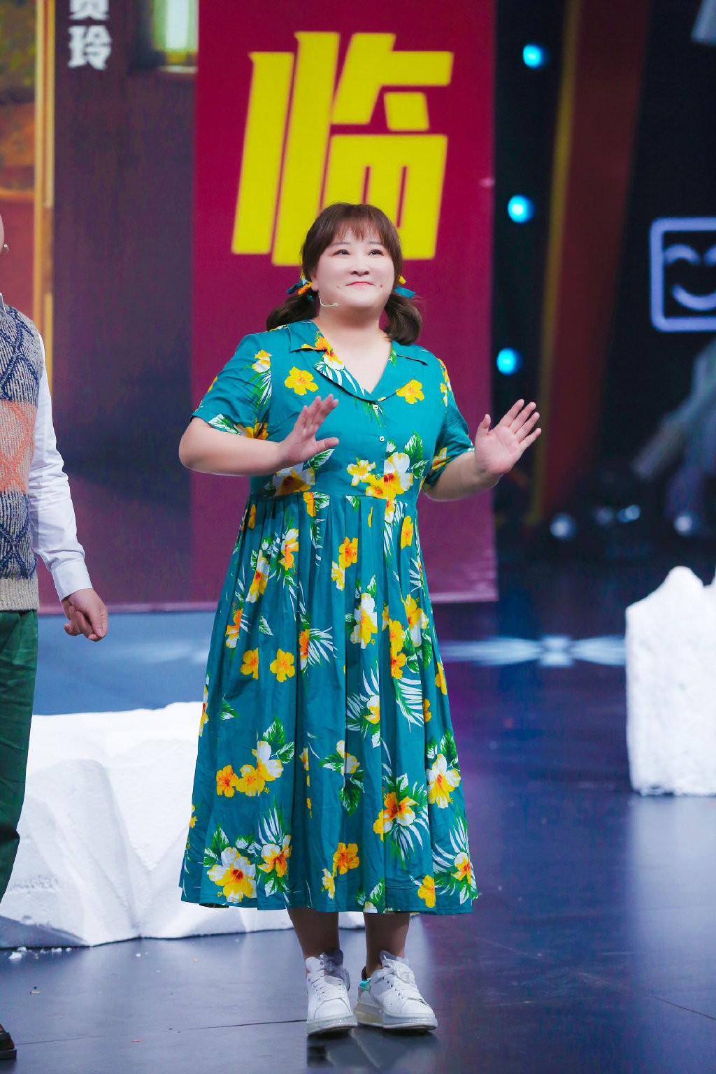 贾玲显瘦减龄穿搭,贾玲减龄穿衣搭配